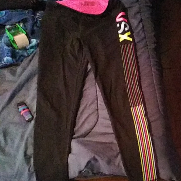 Vic secrets yoga pants - Picture 3 of 4